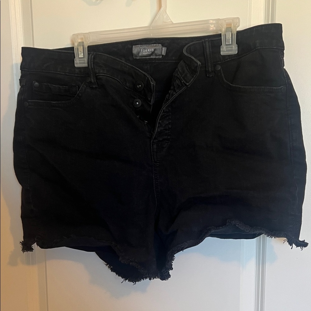 Torrid Size 18 Black Denim Shorts